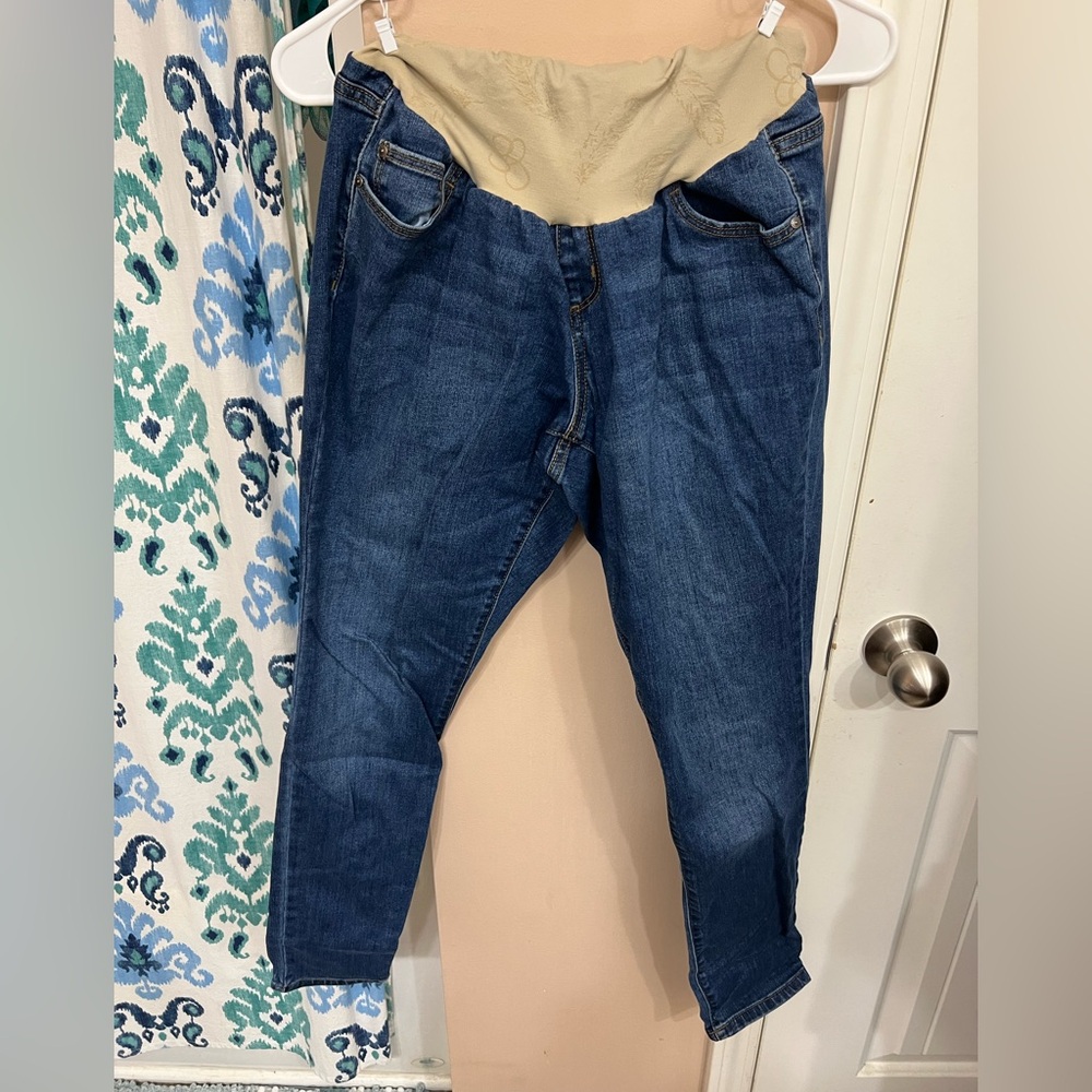 Jessica Simpson maternity jeans.